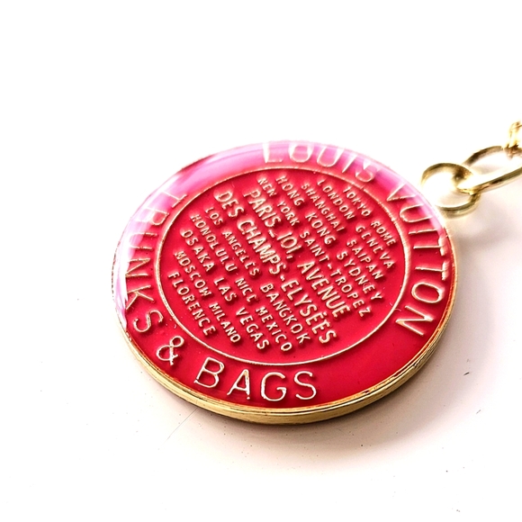 💖 Authentic Louis Vuitton Hot Pink Trunks and Bags Pendant💖 - Picture 3 of 5